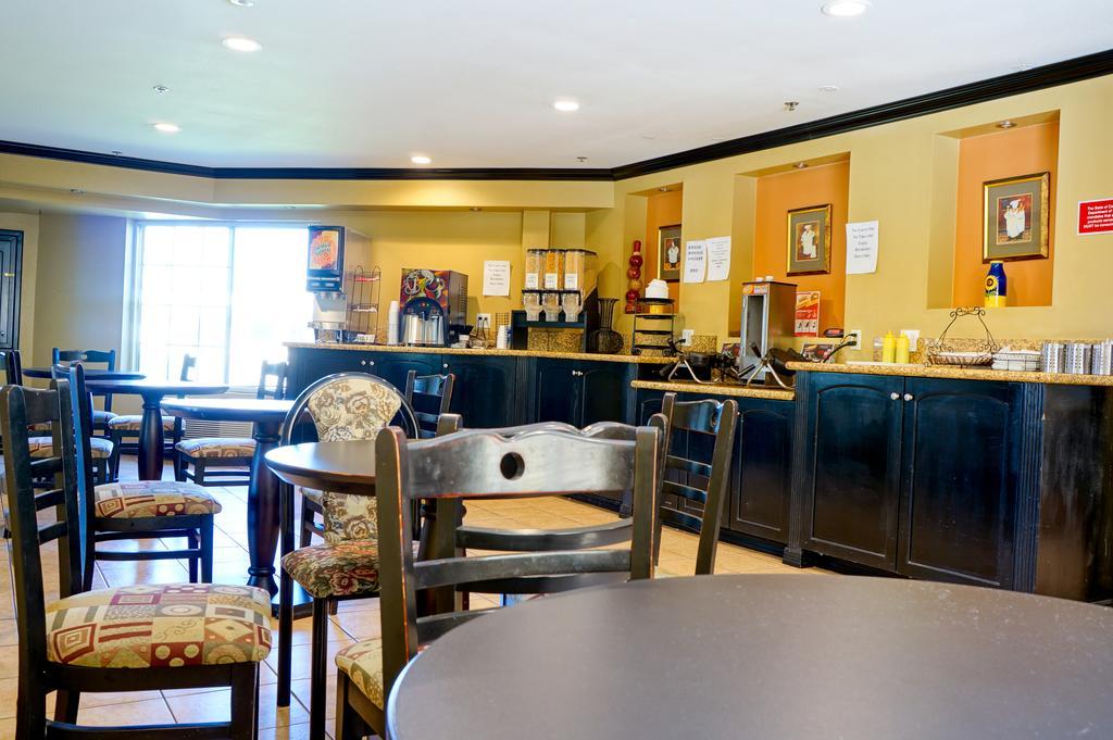 Hotel Ramada By Wyndham Ontario Zewnętrze zdjęcie