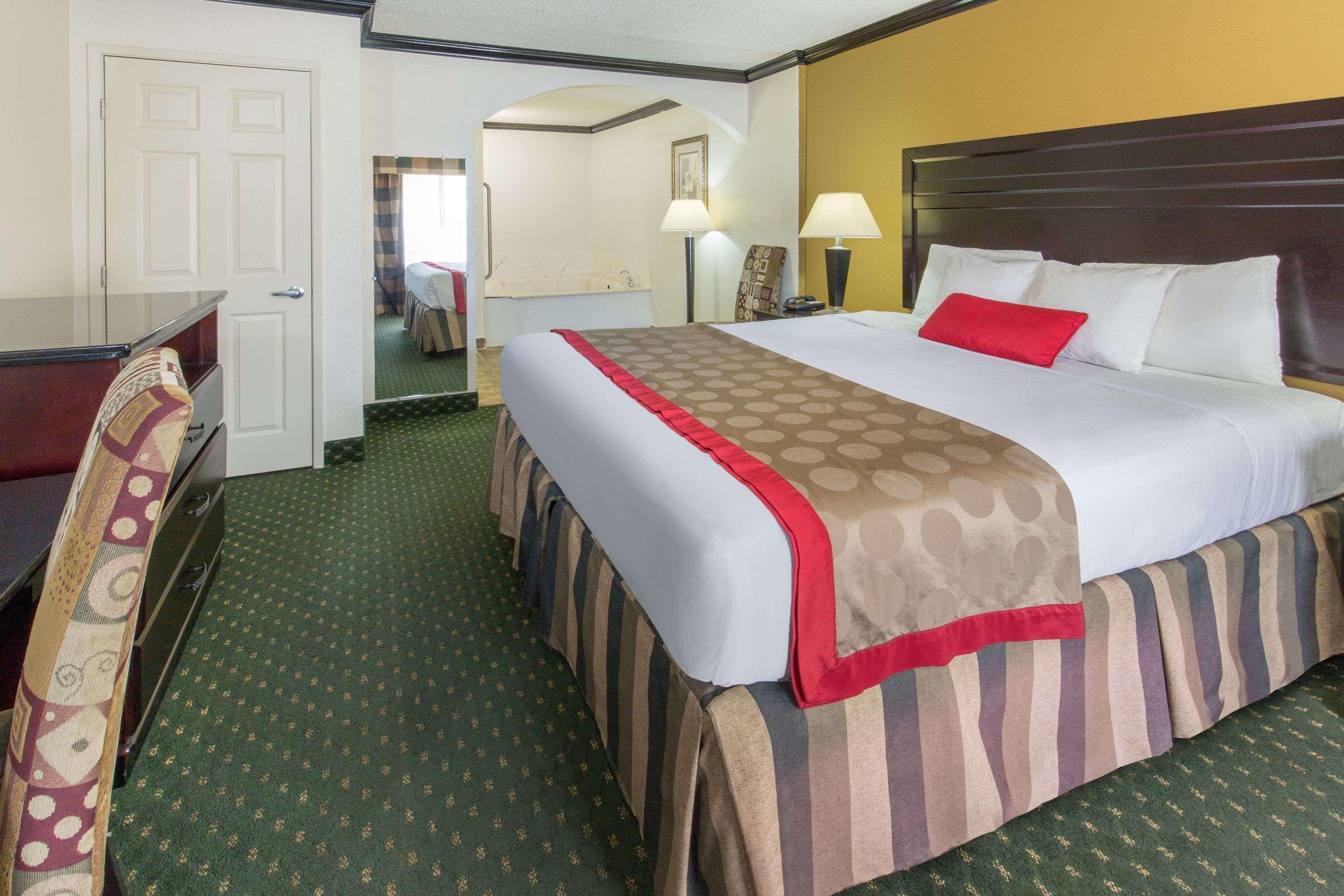 Hotel Ramada By Wyndham Ontario Zewnętrze zdjęcie