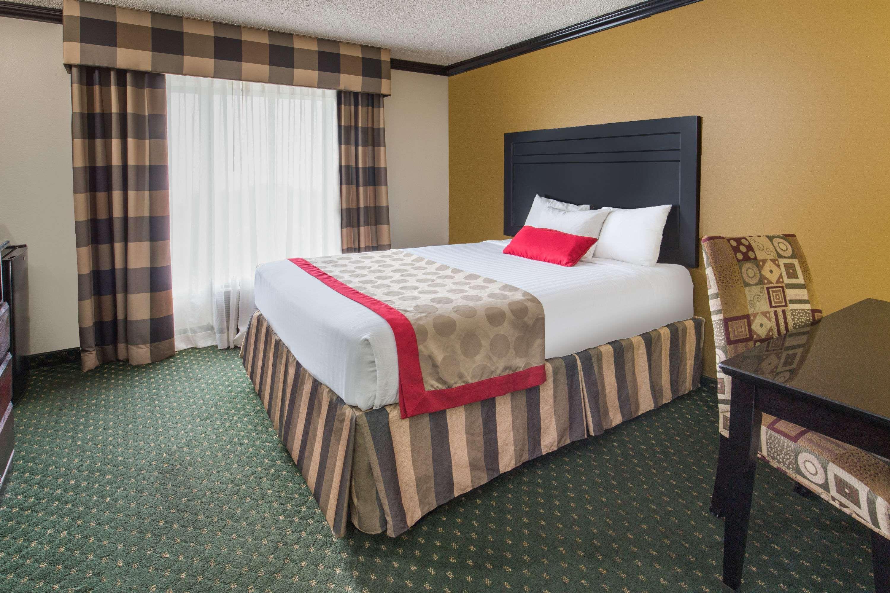 Hotel Ramada By Wyndham Ontario Zewnętrze zdjęcie