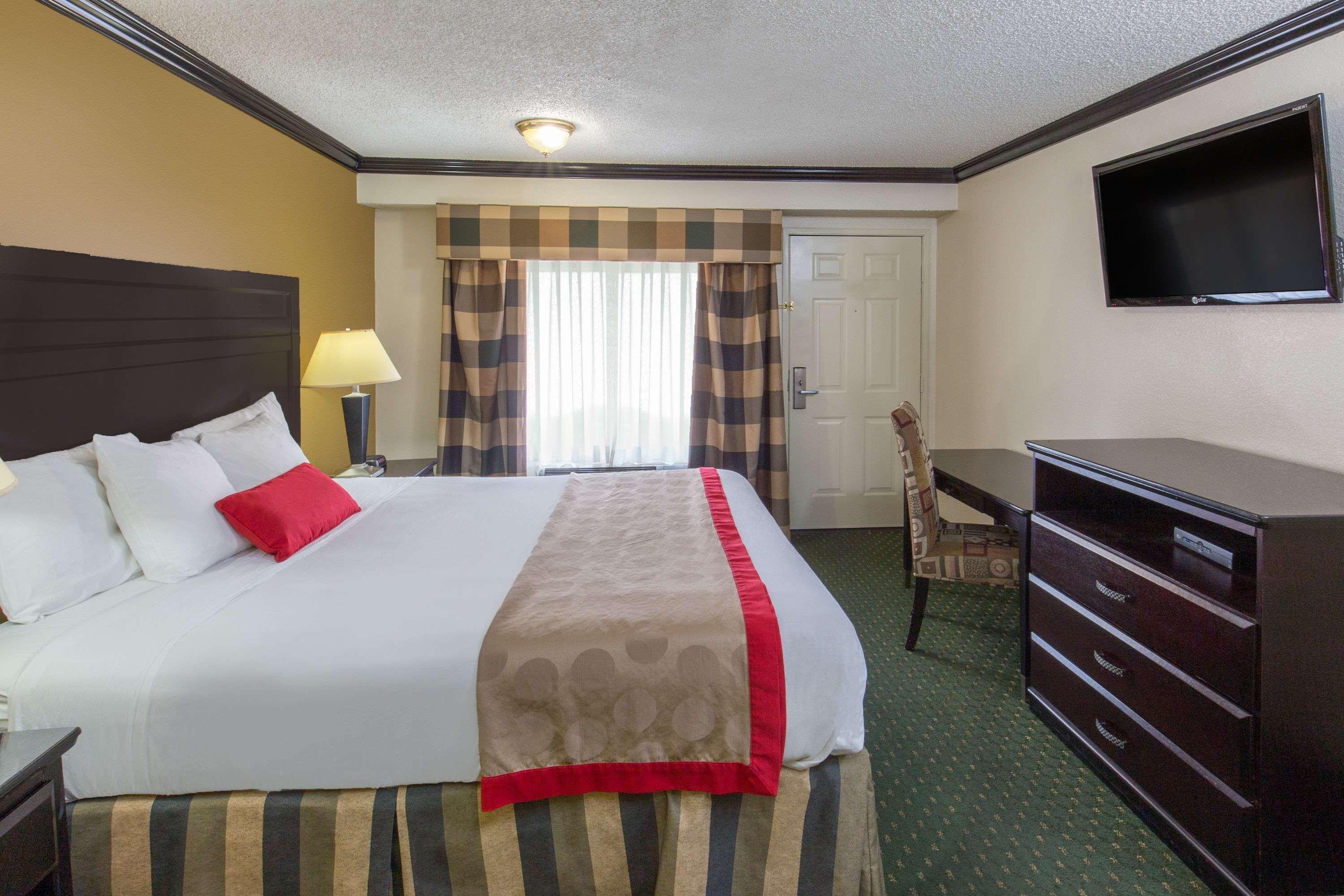 Hotel Ramada By Wyndham Ontario Zewnętrze zdjęcie