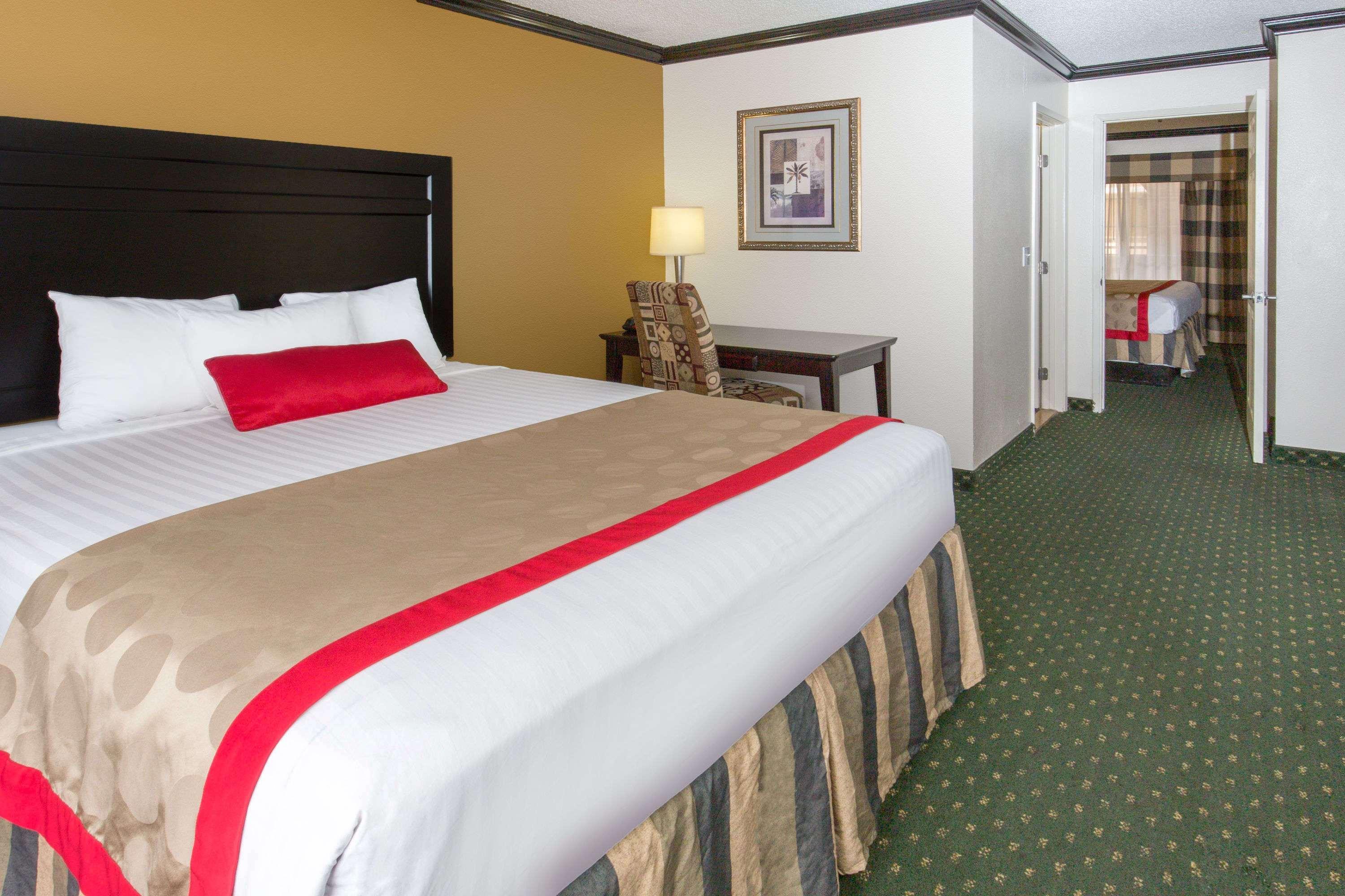 Hotel Ramada By Wyndham Ontario Zewnętrze zdjęcie