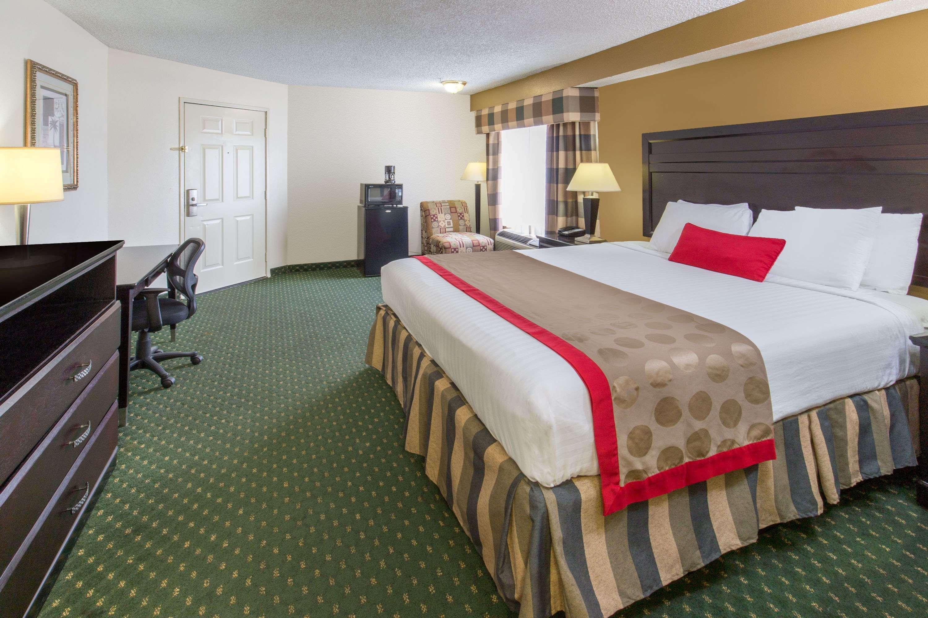 Hotel Ramada By Wyndham Ontario Zewnętrze zdjęcie
